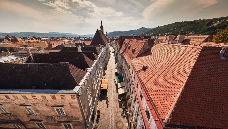 Old Town Krems, © Andreas Hofer Aerial view of the old town of Krems with red tiled roofs and a central street.