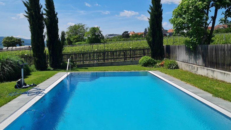 outdoor pool at Gasthof Leindl, © Werner Wachsmann Verlag swimming pool in the garden