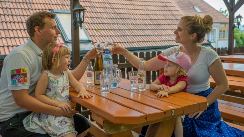 Am Durstlöscherplatzerl, © Weingut Mayer Resch Am Durstlöscherplatzerl, © Weingut Mayer Resch