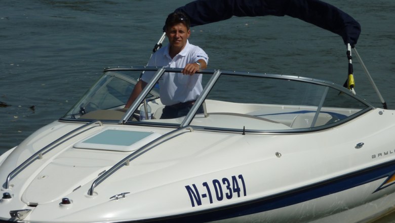 Motorboat by Martin Weber, © Martin Weber Motorboat by Martin Weber, © Martin Weber