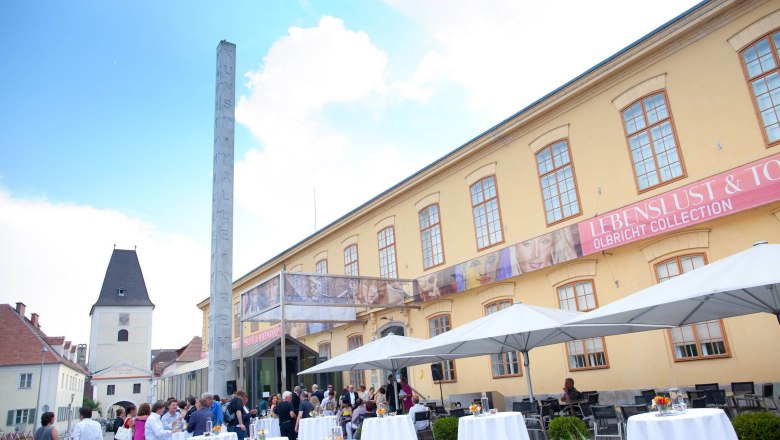 Krems Art Gallery, © Ian Ehn Exterior view of the Kunsthalle Krems with people at an event.