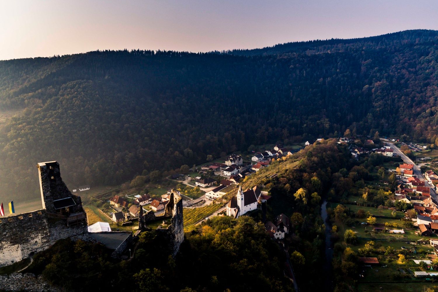 Kremstal mit Ruine Senftenberg
