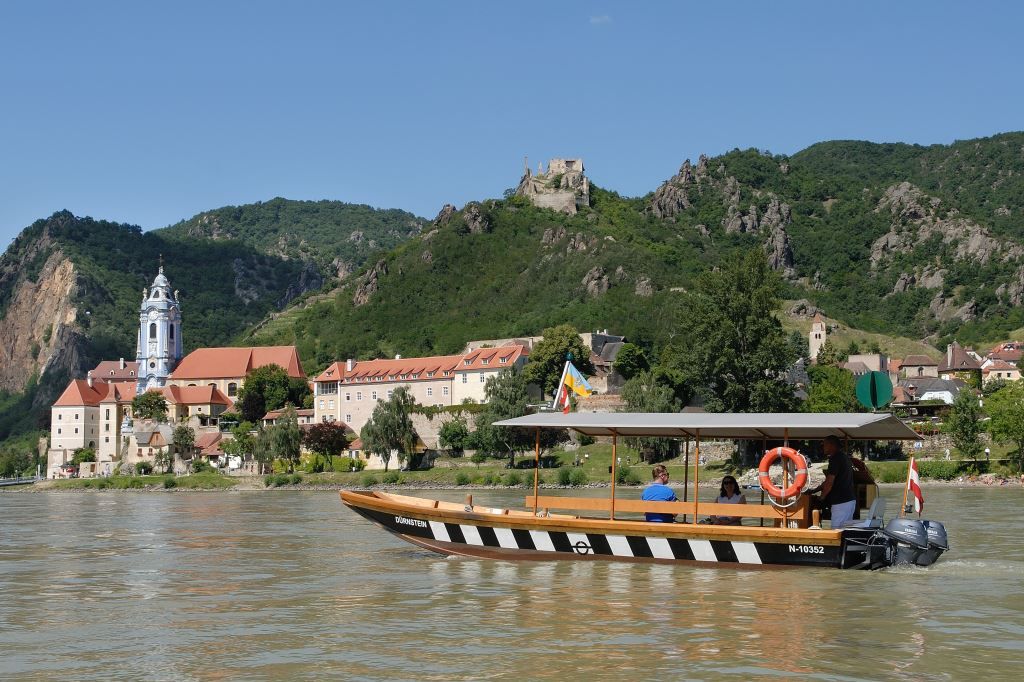 Fähre auf der Donau