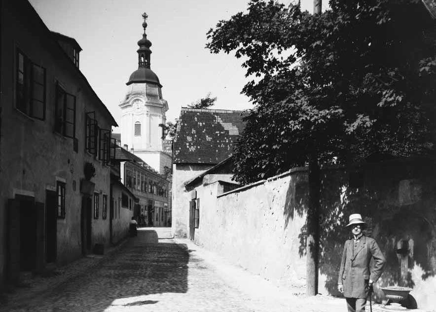 Wäschegeschäft Neuner am Ende der Schwedengasse vor dem Steinertor, ca. 1910