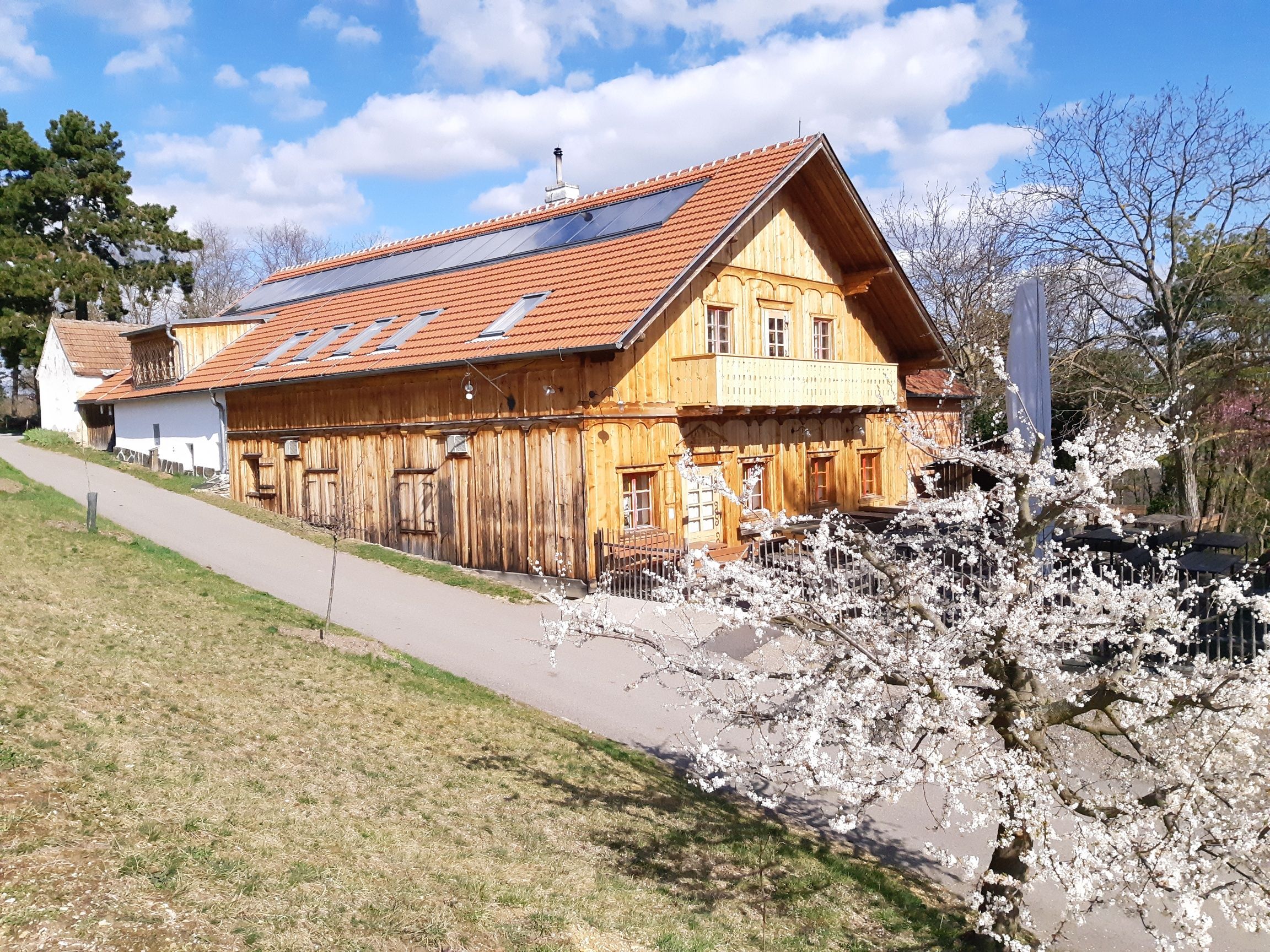 Gasthaus Schwarzalm Krems im Frühling