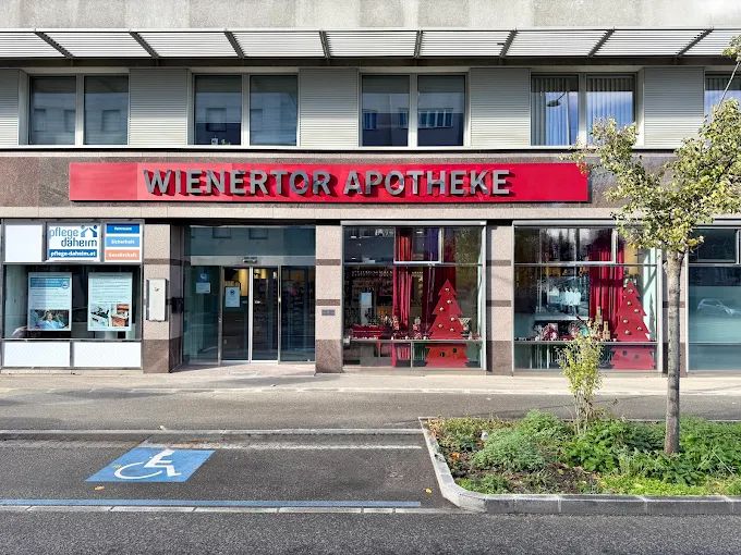 Eingang zur Wienerthor Apotheke auf der Ringstraße