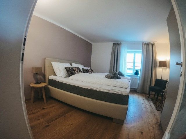Schlafzimmer 1