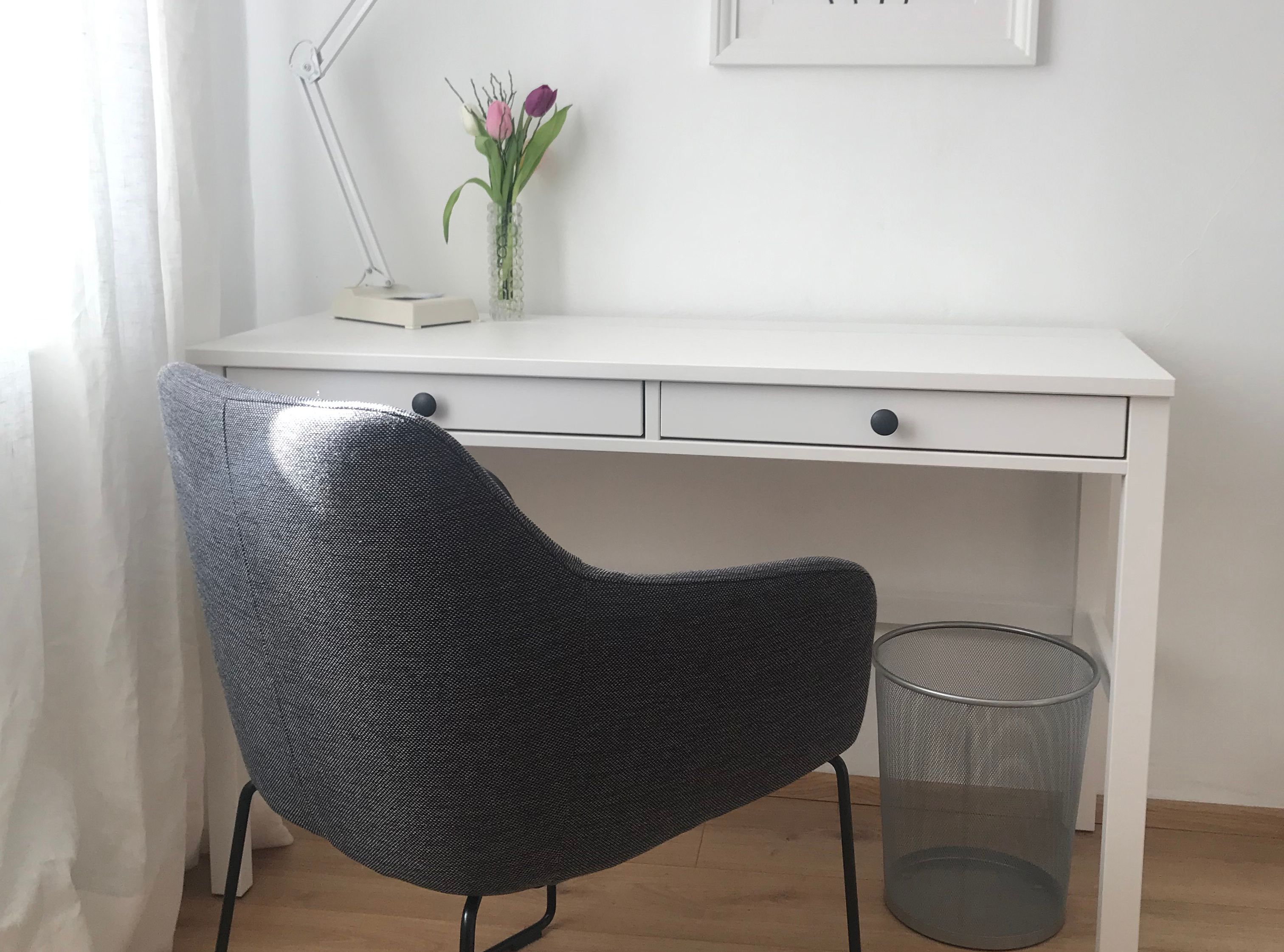 Schreibtisch-Ecke