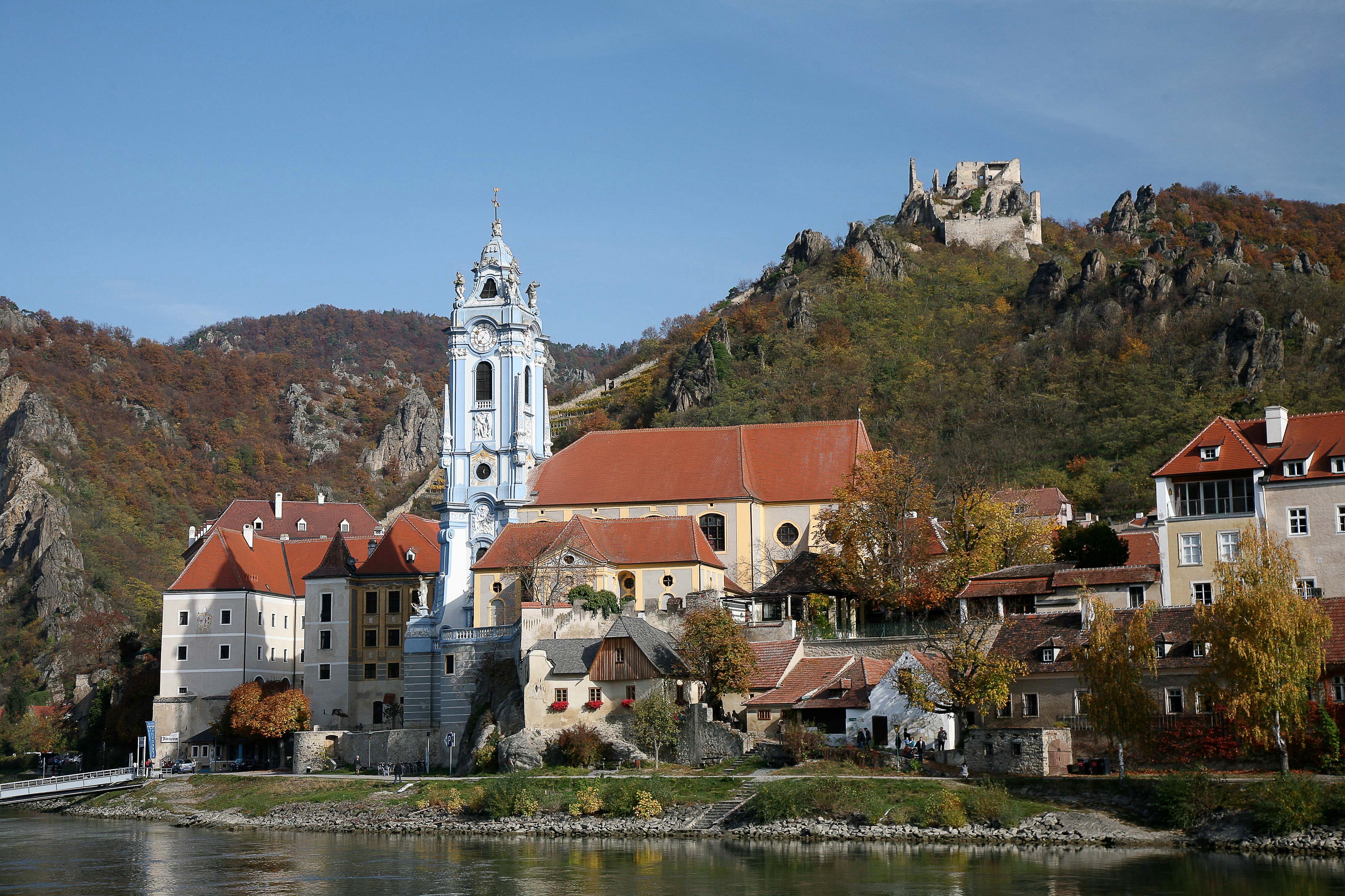 Dürnstein mit Ruine im Hintergrund