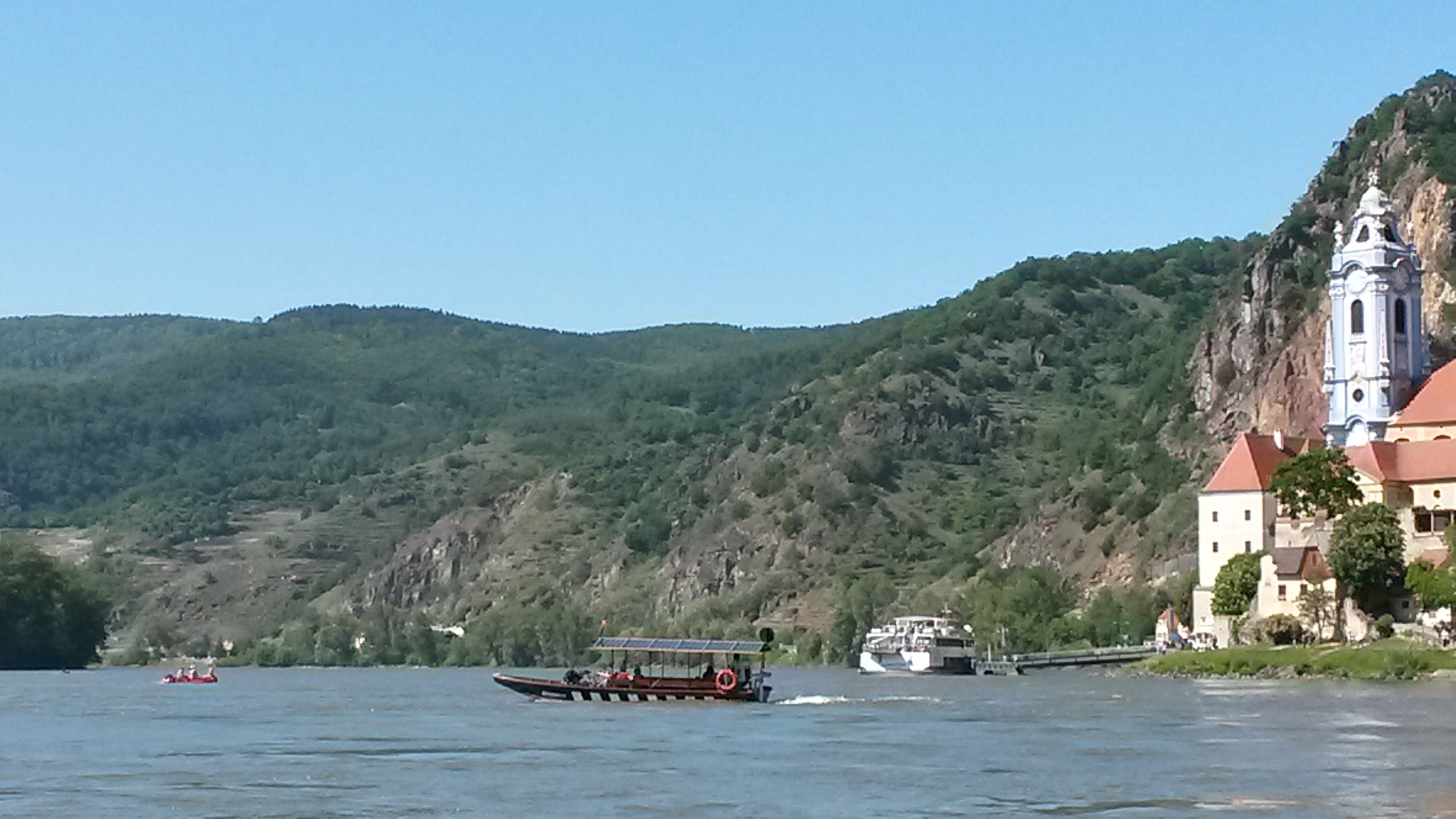 Zillenfahrt auf der Donau bei Dürnstein