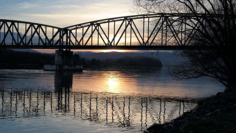 Eisenbahnbrücke, © kremskultur