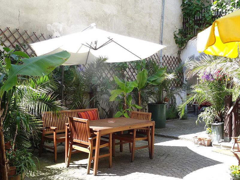 Sitzecke im mediterranem Garten
