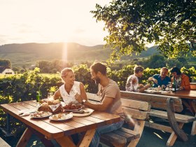 Enjoy regional delicacies at a wine tavern in the Wachau, &copy; Andreas Hofer