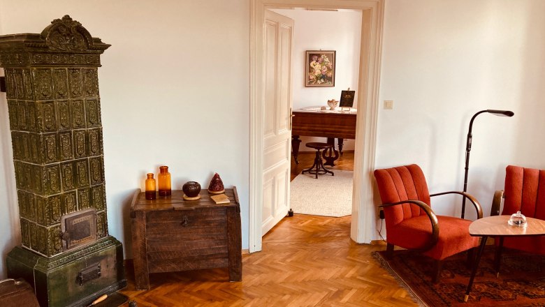 Leseecke mit Kamin in der Villa Wachtertor, &copy; Thomas Hruschka