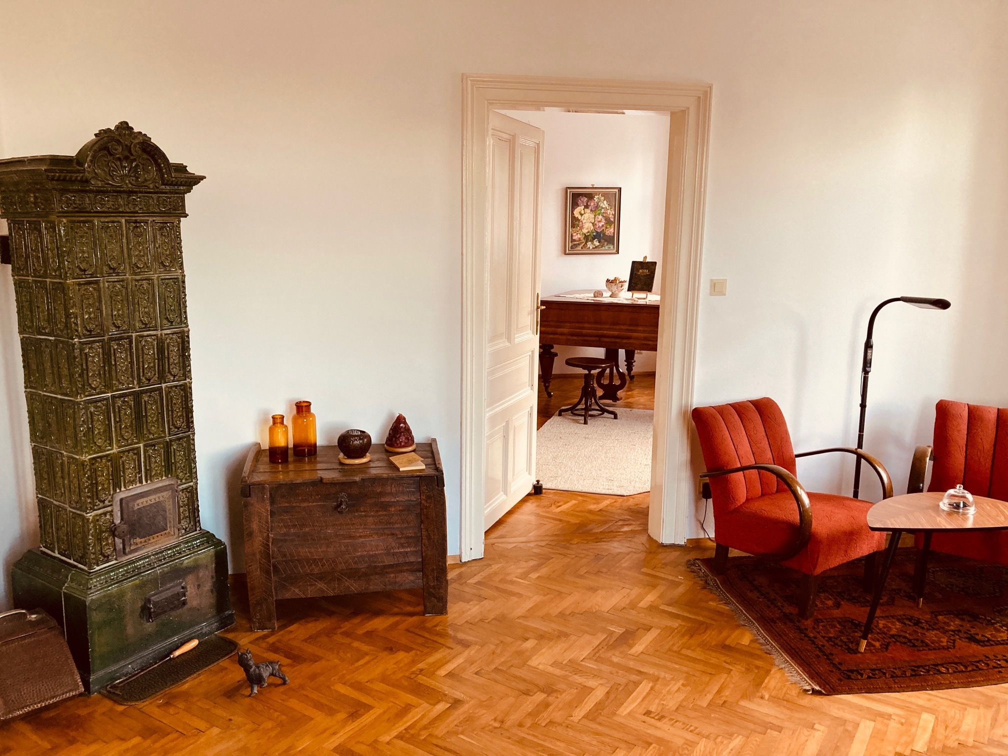 Leseecke mit Kamin in der Villa Wachtertor