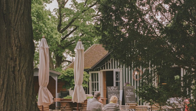 Picnic pavilion, &copy; Lisa Edi