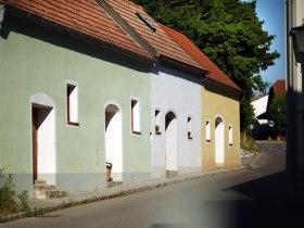 Wine cellar lane in W&uuml;rmla, &copy; weinfranz.at