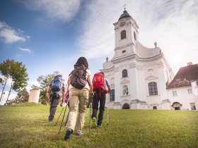 Hikers visit Maria Langegg, &copy; Donau Nieder&ouml;sterreich/Daniela Matejschek