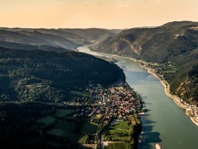 Aggsbach market from above, &copy; Wachau-Nibelungengau-Kremstal