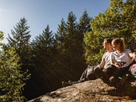 Rast auf m&auml;chtigen Granitsteinen, &copy; Wachau-Nibelungengau-Kremstal