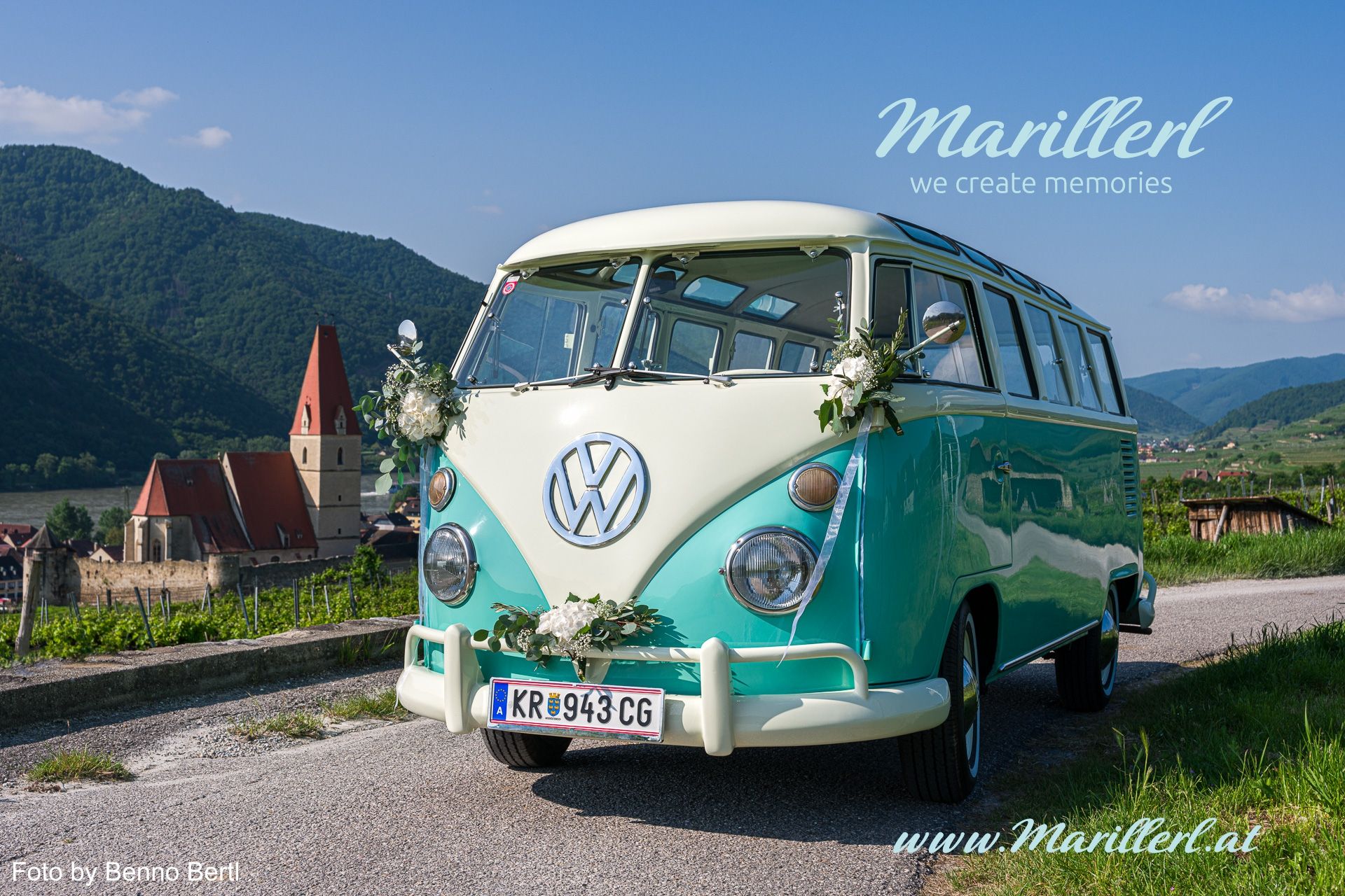 Hochzeitsauto mit Blumen