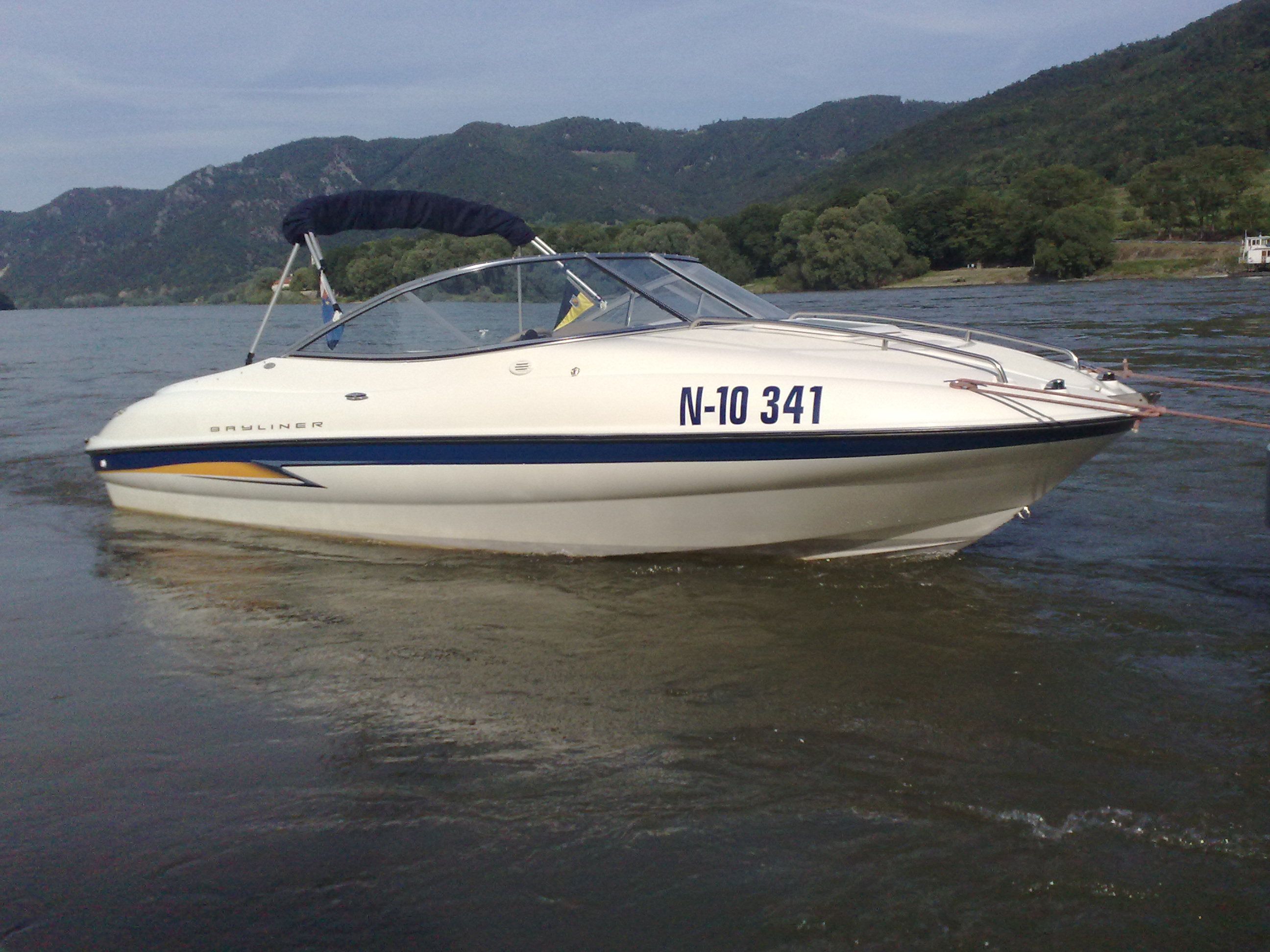 Motorboot Taxi auf dem Wasser
