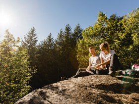 Rast auf m&auml;chtigen Granitsteinen, &copy; Wachau-Nibelungengau-Kremstal