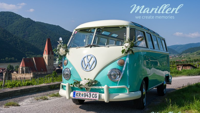 Wedding car with flowers, &copy; Marillerl