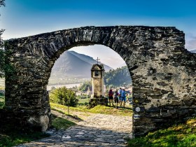 Red gate in Spitz, &copy; Robert Herbst
